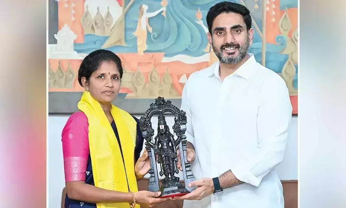 Andhra: मंत्री लोकेश ने किया ‘चमकदार शिक्षक’ का सम्मान
