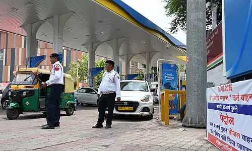 ईंधन प्रतिबंध के दूसरे दिन बाहरी वाहनों को लेकर भ्रम की स्थिति