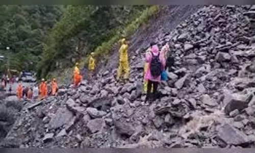 Kedarnath Landslide: रोकी गई यात्रा,भूस्खलन होने से रास्ता बंद Kedarnath Landslide: रोकी गई यात्रा,भूस्खलन होने से रास्ता बंद