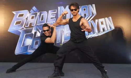 Akshay Kumar अपने भाई टाइगर श्रॉफ के लिए चीयरलीडर बने Akshay Kumar अपने भाई टाइगर श्रॉफ के लिए चीयरलीडर बने