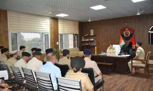 Haryana : पुलिस कमिश्नर ने बहादुरगढ़ में कानून व्यवस्था की समीक्षा की Haryana : पुलिस कमिश्नर ने बहादुरगढ़ में कानून व्यवस्था की समीक्षा की