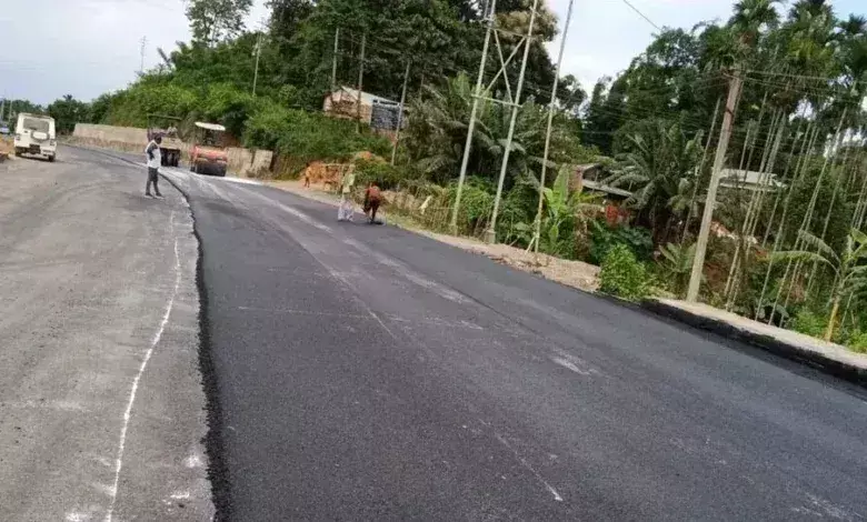 Farrukhabad: भाजपा जिलाध्यक्ष की कोशिश से सड़क सुधरने लगी Farrukhabad: भाजपा जिलाध्यक्ष की कोशिश से सड़क सुधरने लगी