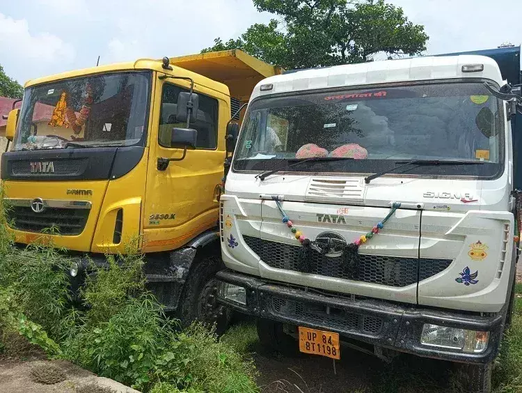 Kaimganj: अवैध खनन पर बड़ी कार्रवाई, जेसीबी और डंपर जब्त