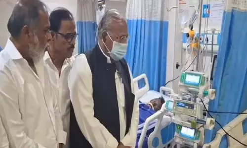 Hanumantha Rao ने सिगाची फार्मा फैक्ट्री विस्फोट स्थल का दौरा किया, जीवित बचे लोगों से की मुलाकात
