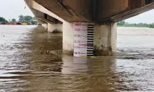 Farrukhabad: बाढ़ का पानी गांवों में घुसा, जलस्तर चेतावनी स्तर पर Farrukhabad: बाढ़ का पानी गांवों में घुसा, जलस्तर चेतावनी स्तर पर