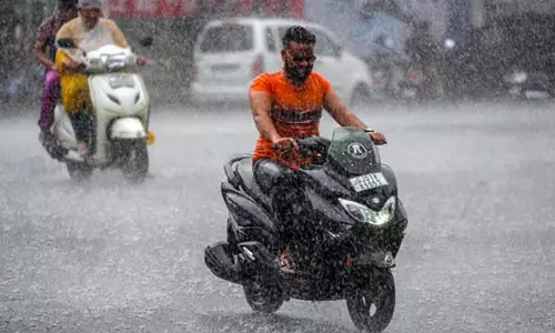 Tamil Nadu : नीलगिरी और कोयंबटूर में 5 जुलाई तक भारी बारिश की चेतावनी Tamil Nadu : नीलगिरी और कोयंबटूर में 5 जुलाई तक भारी बारिश की चेतावनी