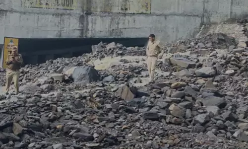 भूस्खलन के बाद मनाली-लेह राजमार्ग बंद, वाहनों को रोहतांग पास से किया गया डायवर्ट