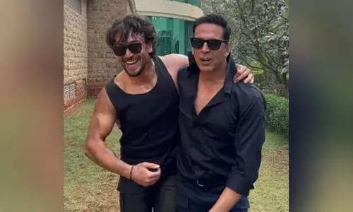 Akshay Kumar अपने भाई टाइगर श्रॉफ के लिए चीयरलीडर बने Akshay Kumar अपने भाई टाइगर श्रॉफ के लिए चीयरलीडर बने