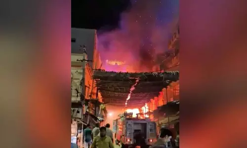 Tirupati में गोविंदराज स्वामी मंदिर के पास लगी आग