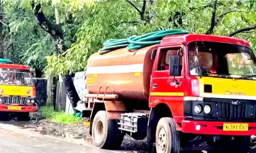 Kerala : शौचालय का कचरा फेंकने वाली ट्रकें पुलिस हिरासत में