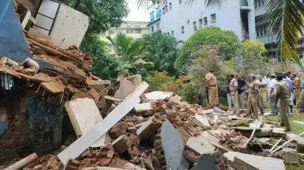Kottayam MCH में फंसी महिला की मौत, बचाव कार्य में देरी के लिए आलोचना Kottayam MCH में फंसी महिला की मौत, बचाव कार्य में देरी के लिए आलोचना