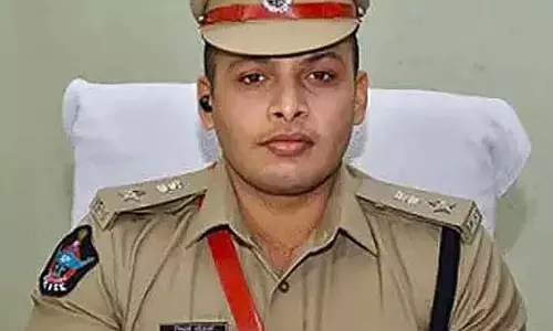 Telangana: कौशल ने नौकरी से इस्तीफा देने के लिए राजनीतिक दबाव से इनकार किया Telangana: कौशल ने नौकरी से इस्तीफा देने के लिए राजनीतिक दबाव से इनकार किया