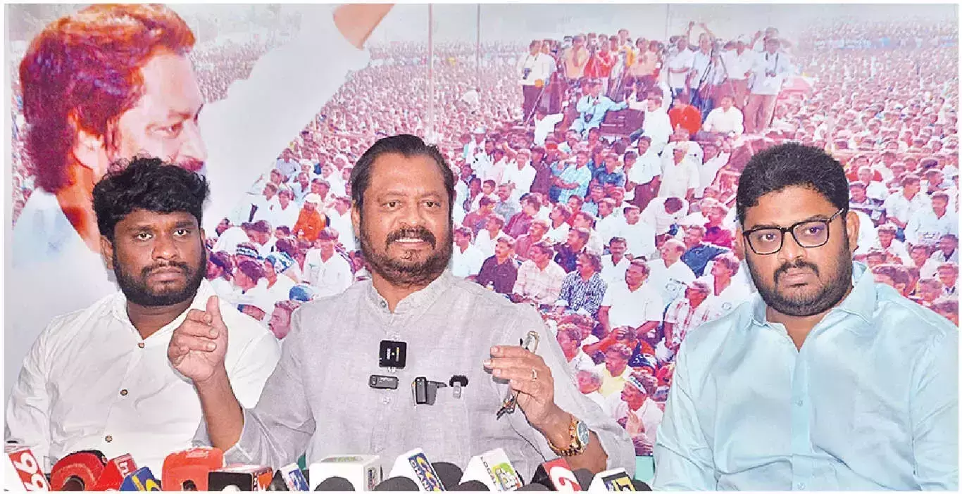 पोलावरम का निर्माण कार्य 2027 तक पूरा होना असंभव: पूर्व सांसद पोलावरम का निर्माण कार्य 2027 तक पूरा होना असंभव: पूर्व सांसद