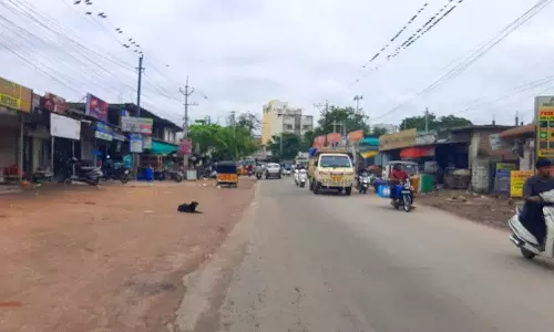 बरकस-शाहीननगर मार्ग की बदहाल हालत से यात्री और स्थानीय लोग परेशान बरकस-शाहीननगर मार्ग की बदहाल हालत से यात्री और स्थानीय लोग परेशान