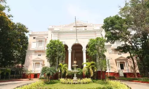 Hyderabad : पैगाह पैलेस उपेक्षा का शिकार, फिल्म शूटिंग घटने से बढ़ी परेशानी Hyderabad : पैगाह पैलेस उपेक्षा का शिकार, फिल्म शूटिंग घटने से बढ़ी परेशानी