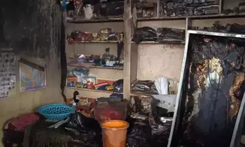 Telangana: सनथनगर में रेफ्रिजरेटर फटा, घरेलू उपकरण क्षतिग्रस्त