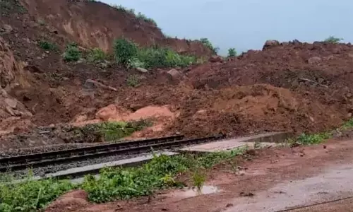 Vizag : रेलवे ट्रैक नवीनीकरण का काम जारी