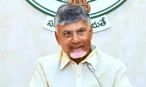Andhra : सीएम चंद्रबाबू ने कुप्पम में आम किसानों से मुलाकात की Andhra : सीएम चंद्रबाबू ने कुप्पम में आम किसानों से मुलाकात की