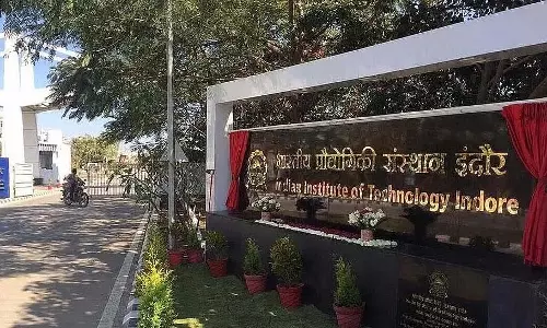 IIT इंदौर ने प्रकाश का उपयोग करके प्रमुख औषधि यौगिक बनाने की पर्यावरण-अनुकूल विधि विकसित की IIT इंदौर ने प्रकाश का उपयोग करके प्रमुख औषधि यौगिक बनाने की पर्यावरण-अनुकूल विधि विकसित की