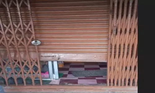 Balasore : बदमाशों ने ज्वेलरी शॉप से लूटे लाखों रुपये के गहने, Balasore : बदमाशों ने ज्वेलरी शॉप से लूटे लाखों रुपये के गहने,