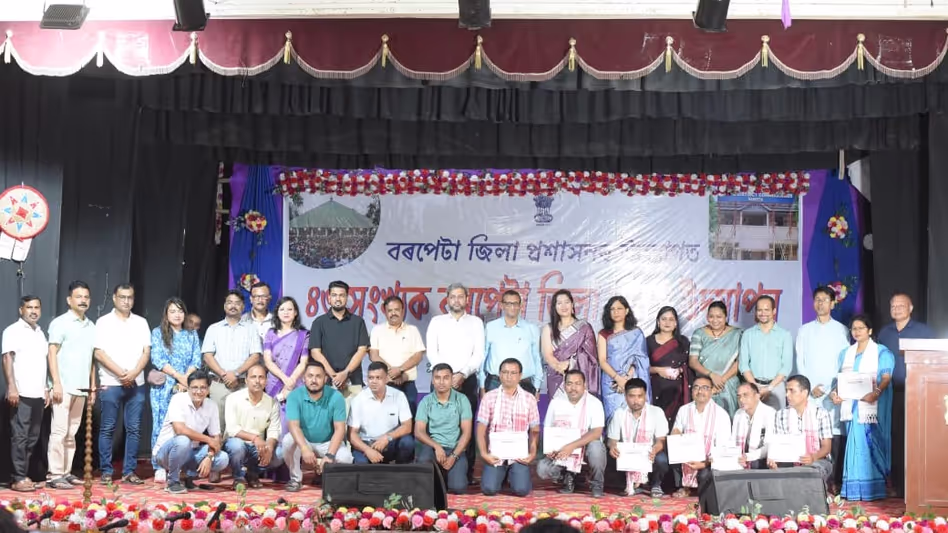 Assam : बारपेटा में सांस्कृतिक उत्साह और नागरिक भावना के साथ 43वां जिला दिवस मनाया