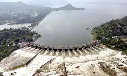Tamil Nadu : मेट्टूर बांध में पानी का प्रवाह कम हो गया