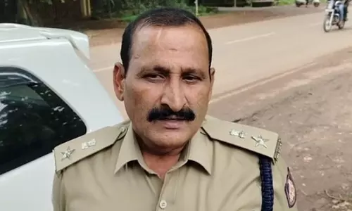 मुख्यमंत्री द्वारा अपमानित किए जाने के बाद पुलिस अधिकारी ने मांगी स्वैच्छिक सेवानिवृत्ति मुख्यमंत्री द्वारा अपमानित किए जाने के बाद पुलिस अधिकारी ने मांगी स्वैच्छिक सेवानिवृत्ति