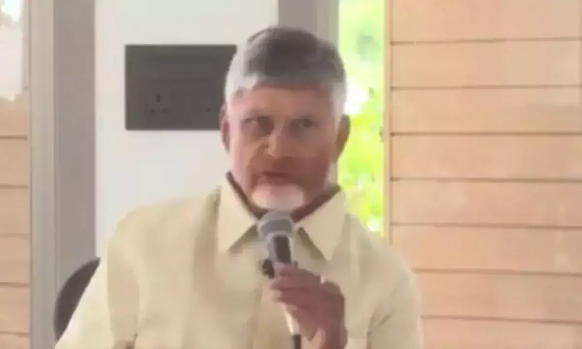 चंद्रबाबू ने कुप्पम में आम किसानों से मुलाकात की, उनकी चिंताओं का समाधान किया चंद्रबाबू ने कुप्पम में आम किसानों से मुलाकात की, उनकी चिंताओं का समाधान किया