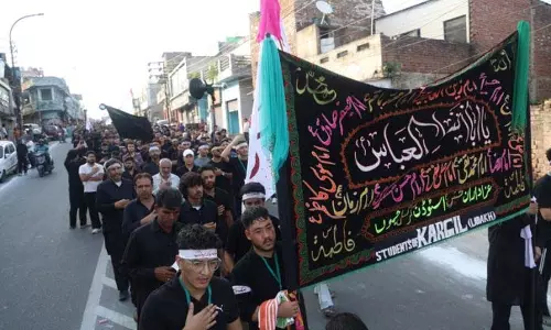 Jammu: मोहर्रम का जुलूस निकाला गया Jammu: मोहर्रम का जुलूस निकाला गया