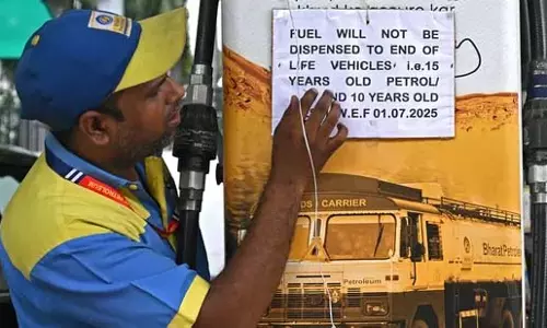 दिल्ली सरकार सख्त, अंतिम समय तक चल चुके वाहनों पर ईंधन रोक की मांग