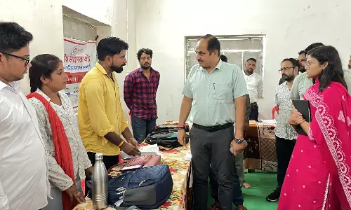 Jhalawar: अंत्योदय संबल पखवाड़ा: जिला कलेक्टर ने श्रीछत्रपुरा शिविर का किया निरीक्षण
