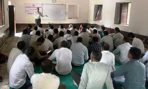 Jalore: मतदाता सूची कार्यों को लेकर बीएलओ और सुपरवाइजर को मिल रहा प्रशिक्षण Jalore: मतदाता सूची कार्यों को लेकर बीएलओ और सुपरवाइजर को मिल रहा प्रशिक्षण