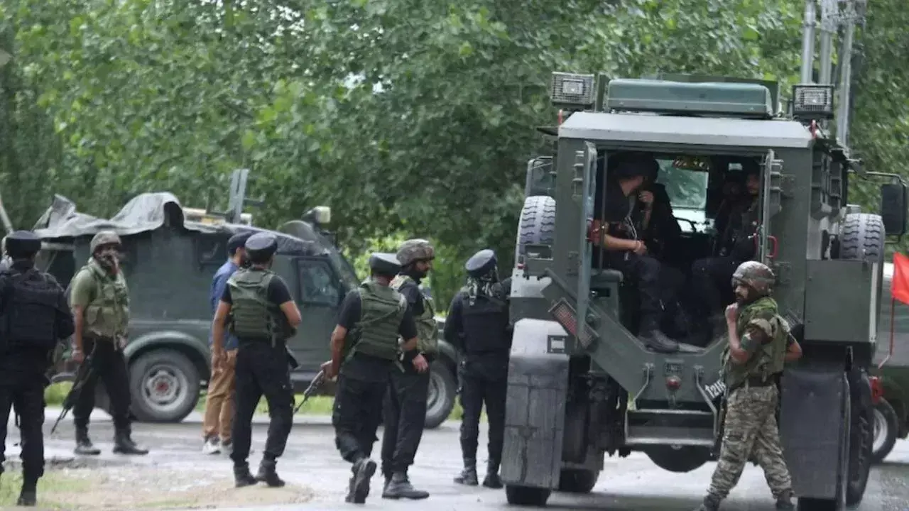 Jammu: किश्तवाड़ में दूसरे दिन भी सुरक्षाबल और आतंकी आमने-सामने Jammu: किश्तवाड़ में दूसरे दिन भी सुरक्षाबल और आतंकी आमने-सामने
