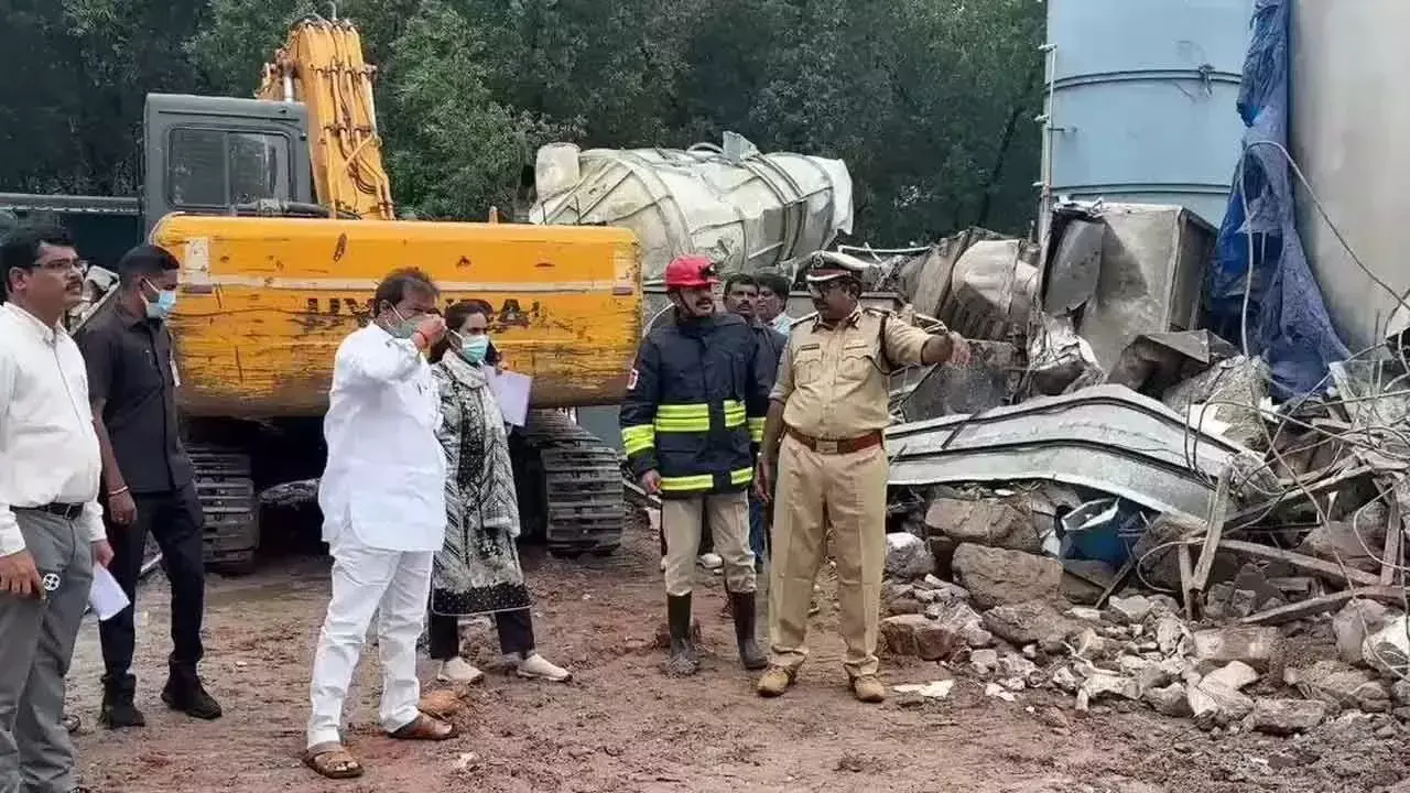 Telangana: मंत्री को लापता श्रमिकों के परिवारों के गुस्से का सामना करना पड़ा