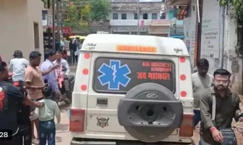सुबह की आरती के बाद टेंट गिरने से 1 की मौत, 8 घायल