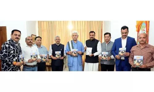 Jammu: राजनेताओं के खिलाफ आपराधिक मामले दर्ज न होने की स्थिति में उचित आदेश देने की चेतावनी दी Jammu: राजनेताओं के खिलाफ आपराधिक मामले दर्ज न होने की स्थिति में उचित आदेश देने की चेतावनी दी
