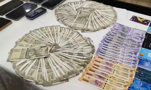 साइबर ठगी मामले में बस्तर पुलिस को बड़ी सफलता, मुंबई से तीन आरोपी गिरफ्तार साइबर ठगी मामले में बस्तर पुलिस को बड़ी सफलता, मुंबई से तीन आरोपी गिरफ्तार