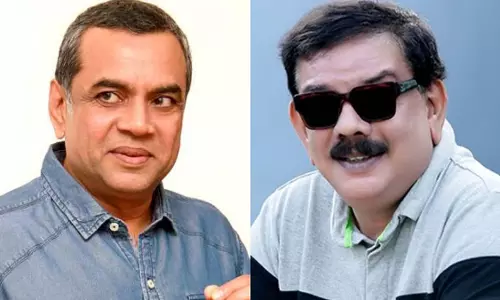 प्रियदर्शन से माफी के बाद परेश रावल ने अक्षय-सुनील से की मुलाकात प्रियदर्शन से माफी के बाद परेश रावल ने अक्षय-सुनील से की मुलाकात