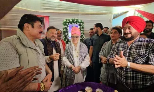 डॉ. अंद्राबी ने Baltal में अमरनाथ यात्रियों के लिए भंडारे का उद्घाटन किया डॉ. अंद्राबी ने Baltal में अमरनाथ यात्रियों के लिए भंडारे का उद्घाटन किया