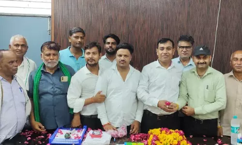 Saifai: पदोन्नति पर अलख शुक्ल का तहसील में अभिनंदन Saifai: पदोन्नति पर अलख शुक्ल का तहसील में अभिनंदन