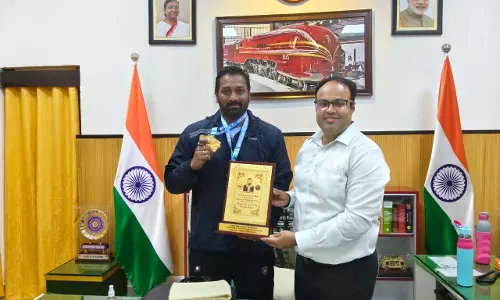 आगरा में आयोजित ऑल इंडिया पावरलिफ्टिंग चैंपियनशिप में बिलासपुर मंडल के टी. एस. प्रकाश राव ने जीता गोल्ड मेडल आगरा में आयोजित ऑल इंडिया पावरलिफ्टिंग चैंपियनशिप में बिलासपुर मंडल के टी. एस. प्रकाश राव ने जीता गोल्ड मेडल