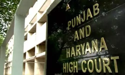 Chandigarh: हाईकोर्ट ने सरकार-यूनिवर्सिटी पर ठोका 5 लाख जुर्माना Chandigarh: हाईकोर्ट ने सरकार-यूनिवर्सिटी पर ठोका 5 लाख जुर्माना