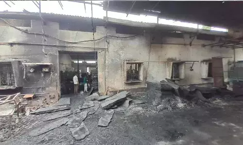 कटेदान में तिरुमाला रबर उद्योग में आग लग गई कटेदान में तिरुमाला रबर उद्योग में आग लग गई