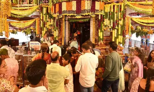 चल रहे श्री पेद्दम्मा थल्ली शाकंबरी उत्सवम