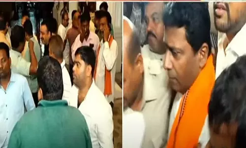 ओडिशा BJP नेता जगन्नाथ प्रधान के समर्थकों ने भुवनेश्वर में सड़कें जाम कीं