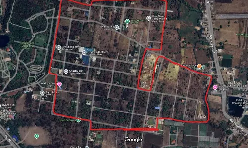 धर्मपुरा में 100 एकड़ ज़मीन पर खुल्लमखुल्ला अवैध प्लॉटिंग, जमीन की हो रही लूट धर्मपुरा में 100 एकड़ ज़मीन पर खुल्लमखुल्ला अवैध प्लॉटिंग, जमीन की हो रही लूट