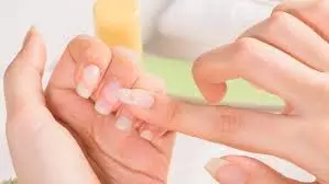 Health: नाखूनों में दिखने वाले ये लक्षण शरीर में पोषण की कमी का संकेत देते हैं, ऐसे करें दूर Health: नाखूनों में दिखने वाले ये लक्षण शरीर में पोषण की कमी का संकेत देते हैं, ऐसे करें दूर