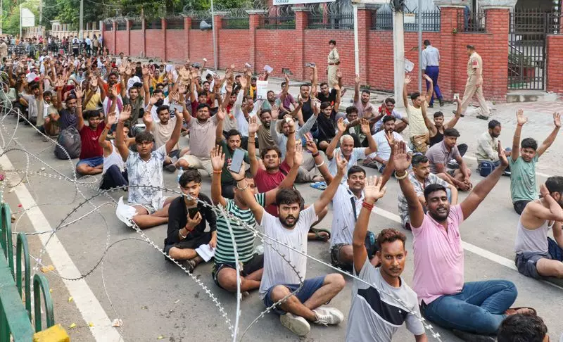 J&K: जम्मू रेलवे स्टेशन पर अमरनाथ यात्रियों के लिए विशेष इंतजाम J&K: जम्मू रेलवे स्टेशन पर अमरनाथ यात्रियों के लिए विशेष इंतजाम