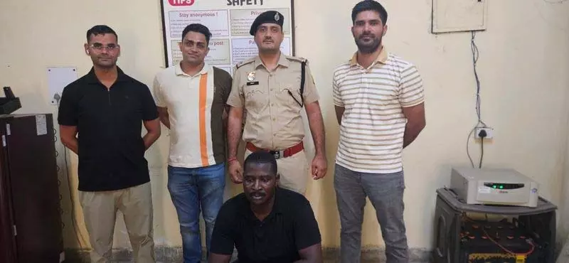 धोखाधड़ी के आरोप में नाइजीरियाई नागरिक गिरफ्तार धोखाधड़ी के आरोप में नाइजीरियाई नागरिक गिरफ्तार