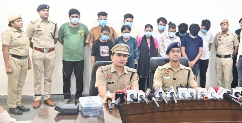 पलवल पुलिस ने दिल्ली में फर्जी कॉल सेंटर का भंडाफोड़ किया, 11 गिरफ्तार पलवल पुलिस ने दिल्ली में फर्जी कॉल सेंटर का भंडाफोड़ किया, 11 गिरफ्तार